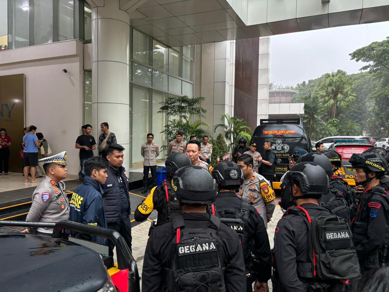 Polisi selidiki teror Bom dua sekolah internasional di Tangsel