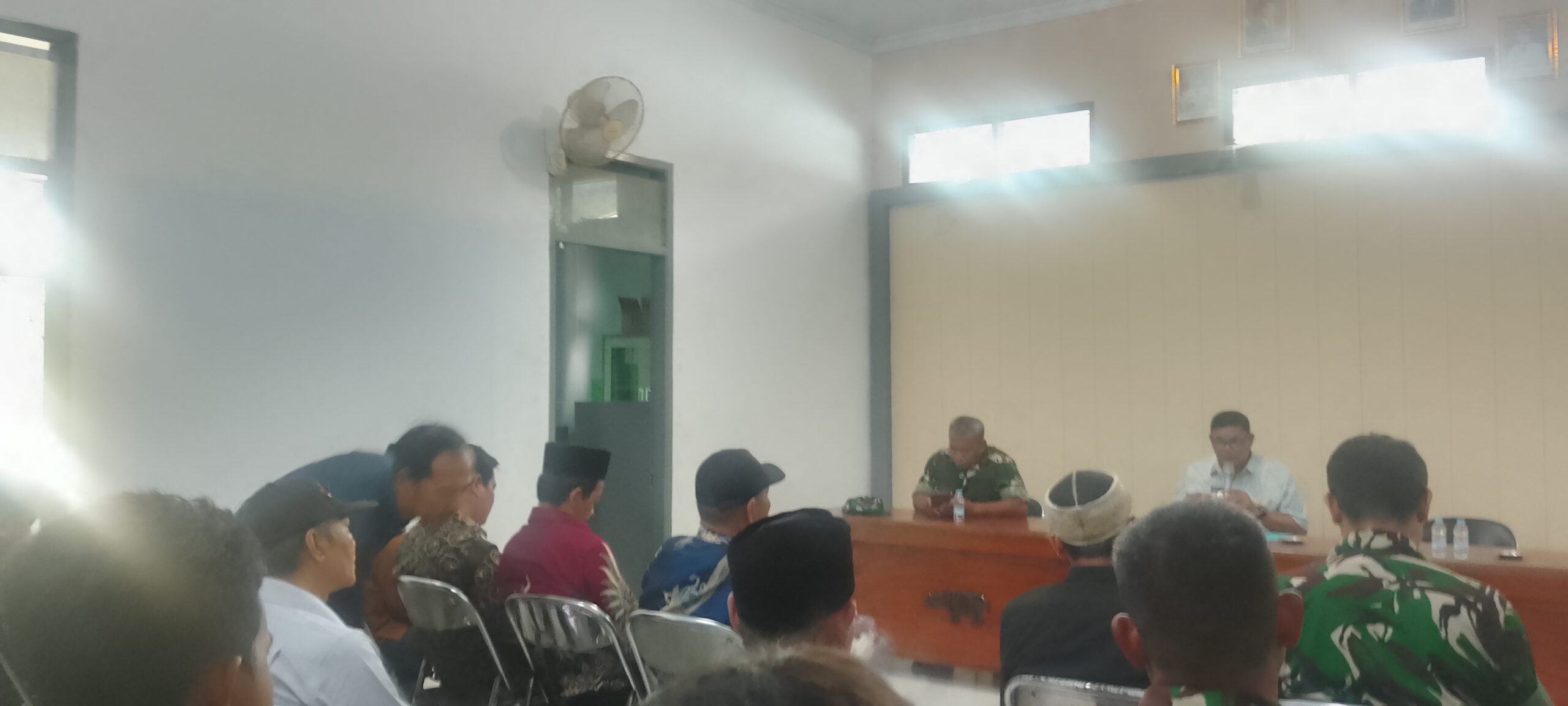 Koordinasi Danramil 0102/Cadasari dan Kecamatan Koroncong Percepat Pendataan Lahan Pembangunan Koperasi Merah Putih